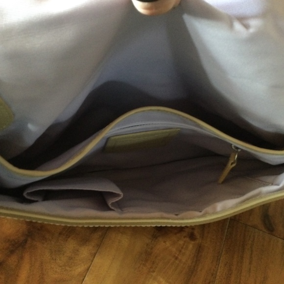 New Coach Signature Handbag - Picture 5 of 5